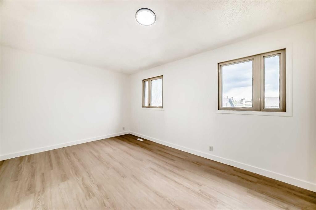 4327 38 Street Ne, Calgary, AB