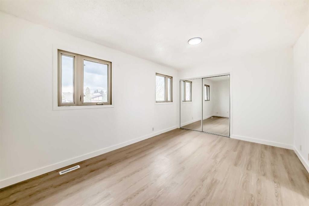 4327 38 Street Ne, Calgary, AB