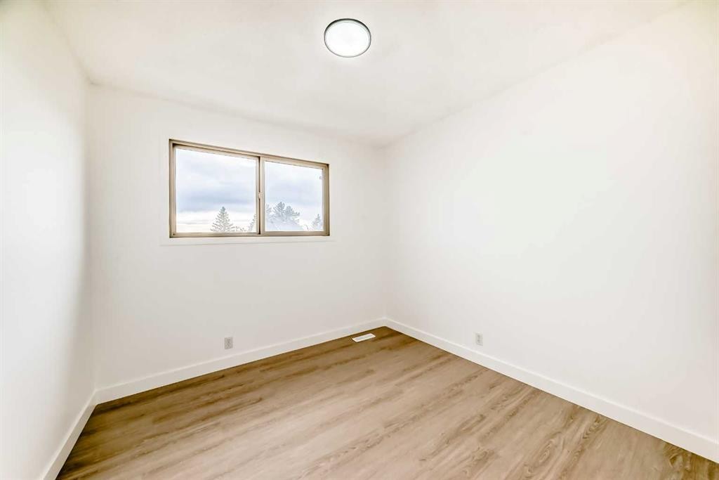 4327 38 Street Ne, Calgary, AB
