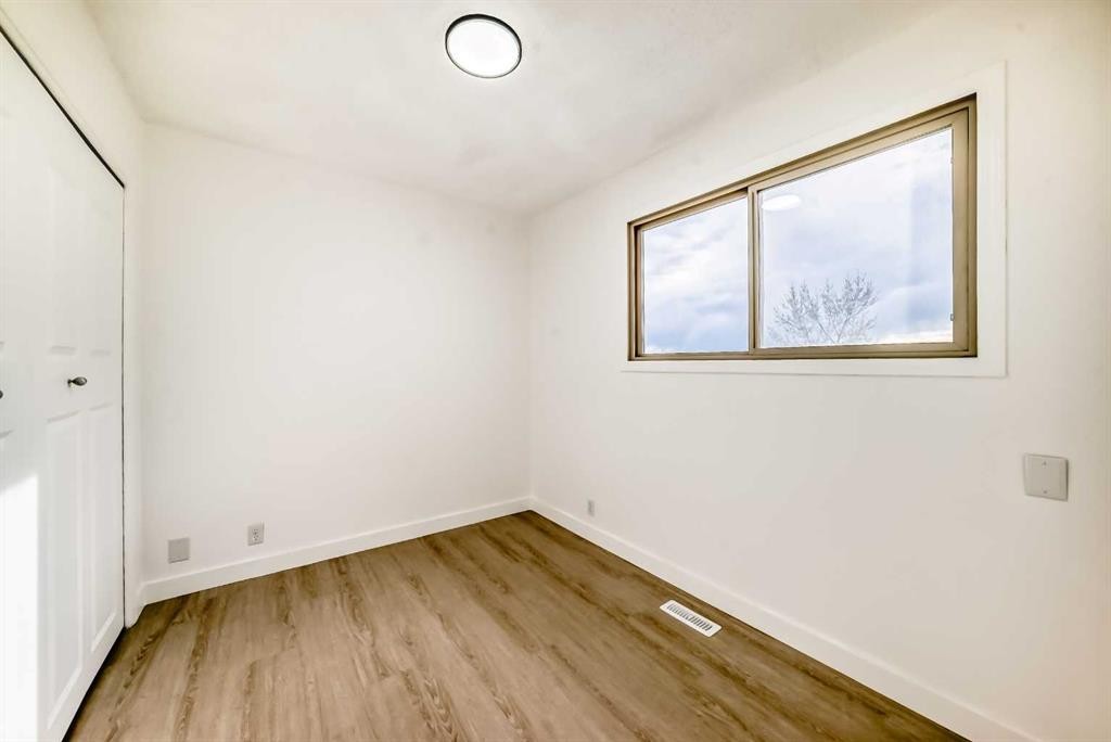4327 38 Street Ne, Calgary, AB