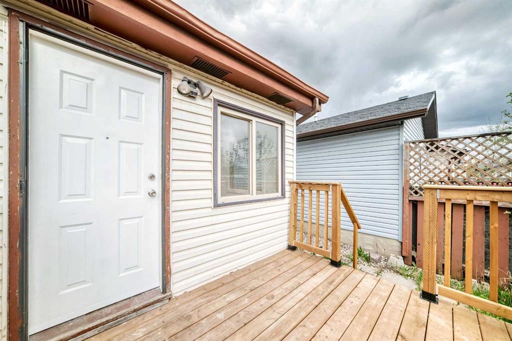 4327 38 Street Ne, Calgary, AB