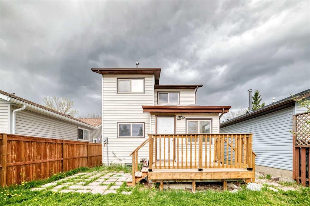 4327 38 Street Ne, Calgary, AB