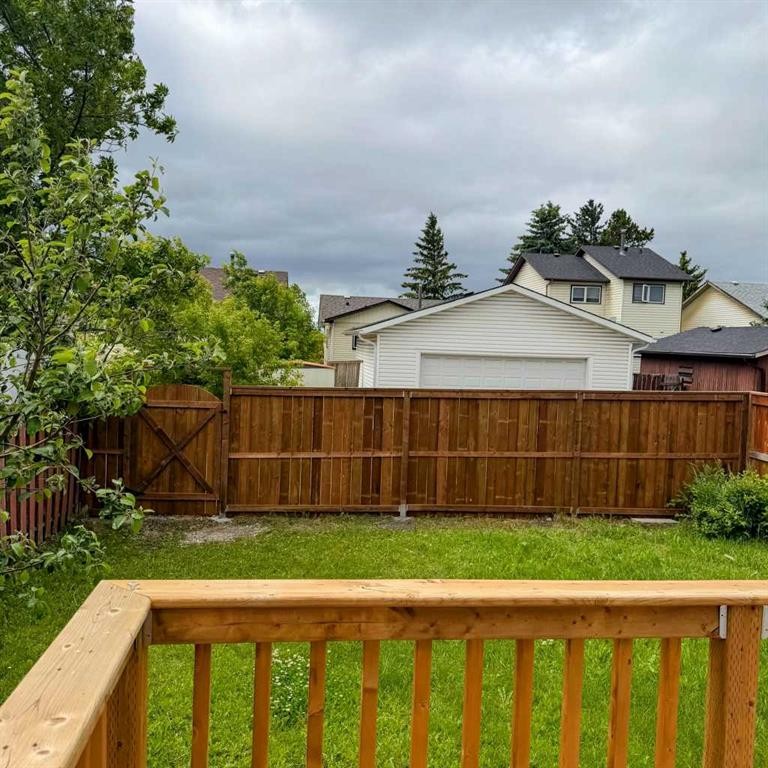 4327 38 Street Ne, Calgary, AB