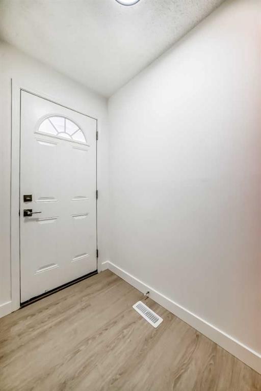 4327 38 Street Ne, Calgary, AB