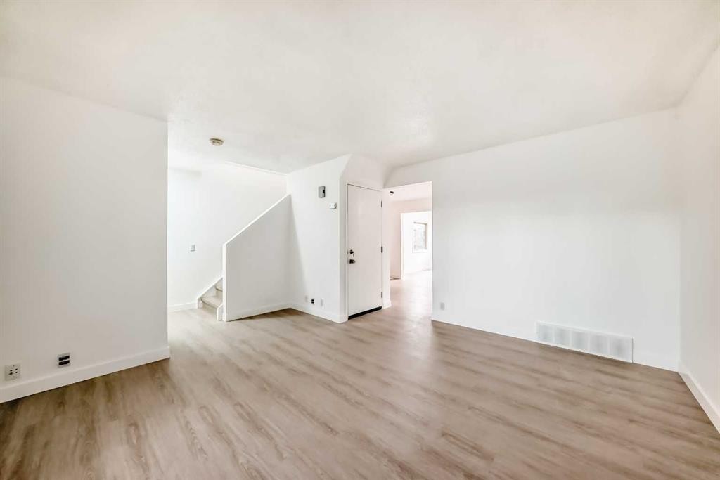 4327 38 Street Ne, Calgary, AB