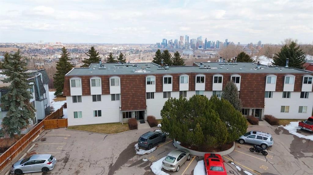 201-512 Cedar Crescent Sw, Calgary, AB - Outdoor With View