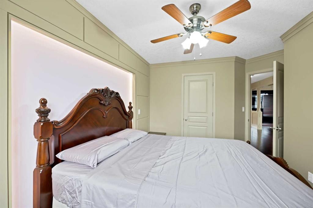 10 Bridlerange Circle Sw, Calgary, AB - Indoor Photo Showing Bedroom