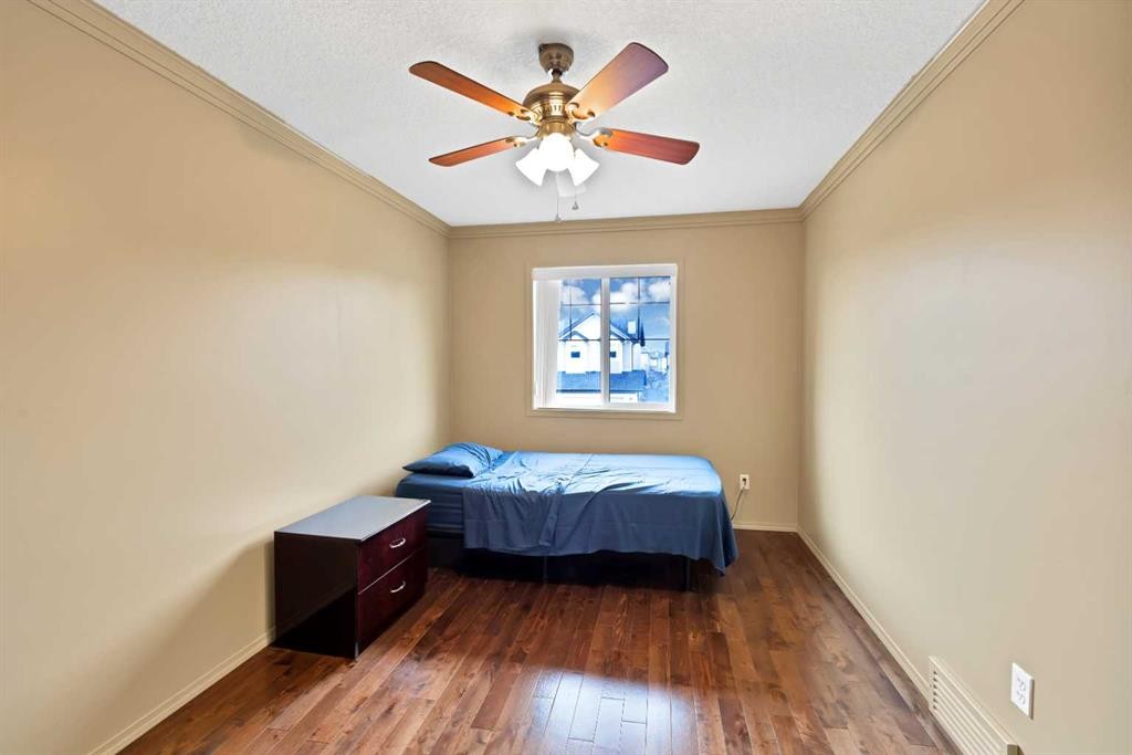 10 Bridlerange Circle Sw, Calgary, AB - Indoor Photo Showing Bedroom