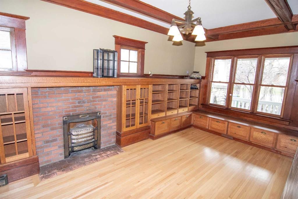 110 Scarboro Avenue Sw, Calgary, AB - Indoor Photo Showing Other Room With Fireplace