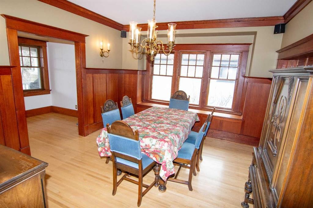 110 Scarboro Avenue Sw, Calgary, AB - Indoor Photo Showing Dining Room