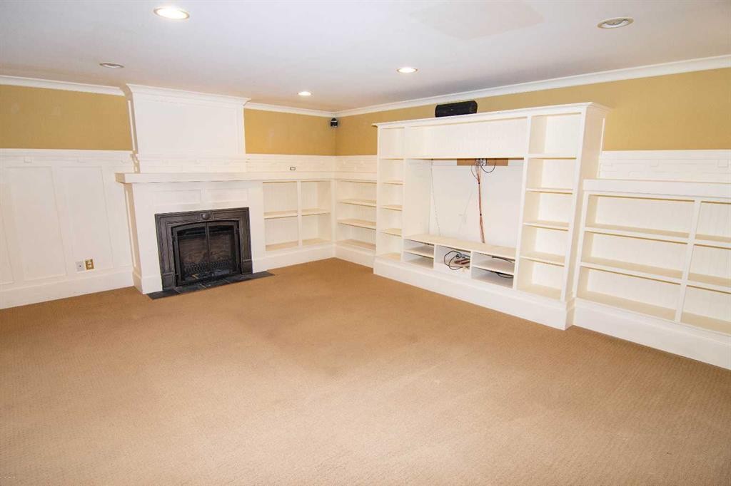 110 Scarboro Avenue Sw, Calgary, AB - Indoor With Fireplace