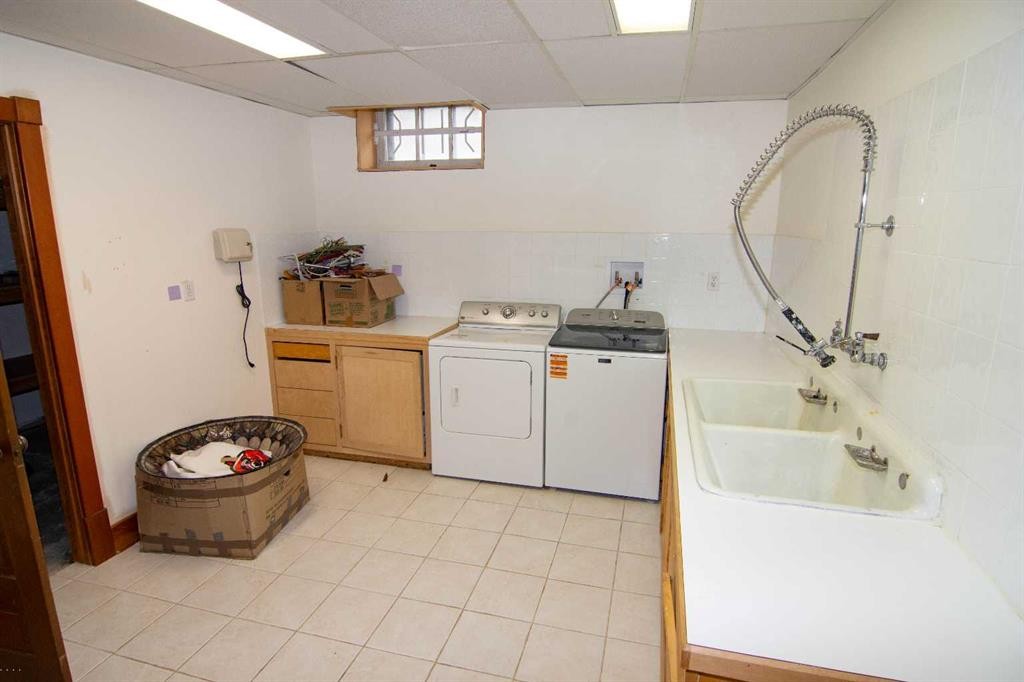 110 Scarboro Avenue Sw, Calgary, AB - Indoor Photo Showing Laundry Room
