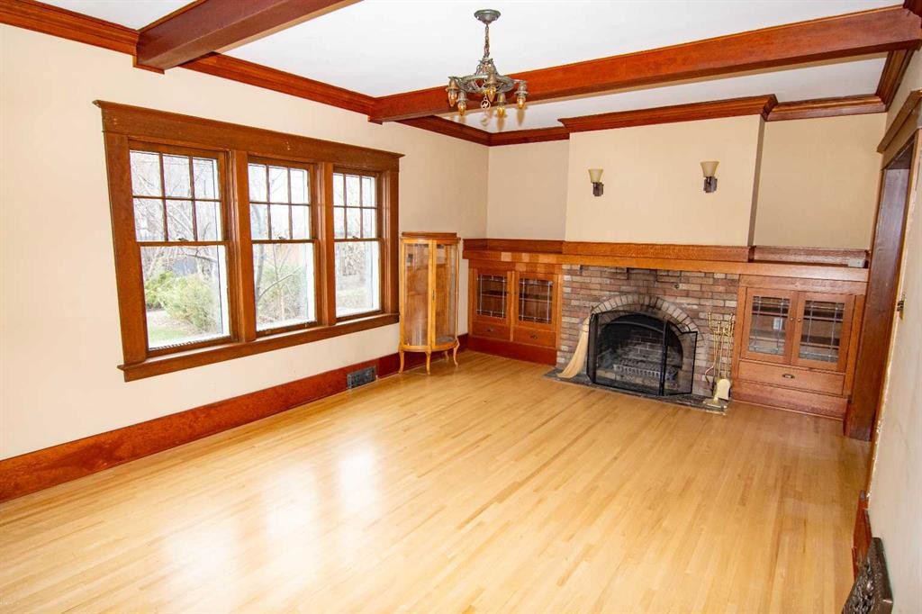 110 Scarboro Avenue Sw, Calgary, AB - Indoor With Fireplace