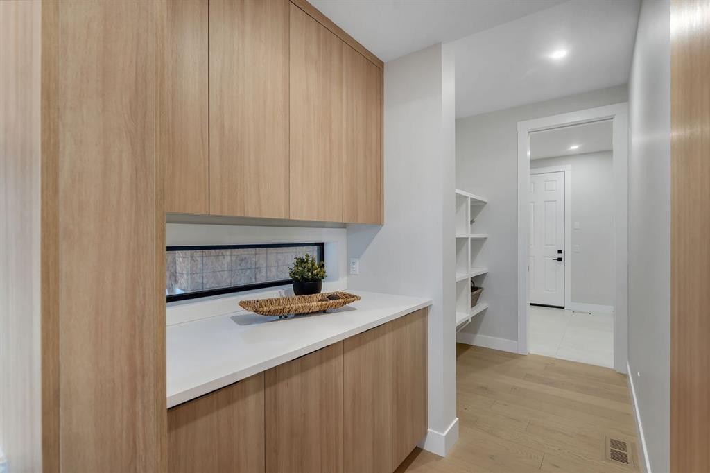 12 Spring Creek Point Sw, Calgary, AB - Indoor