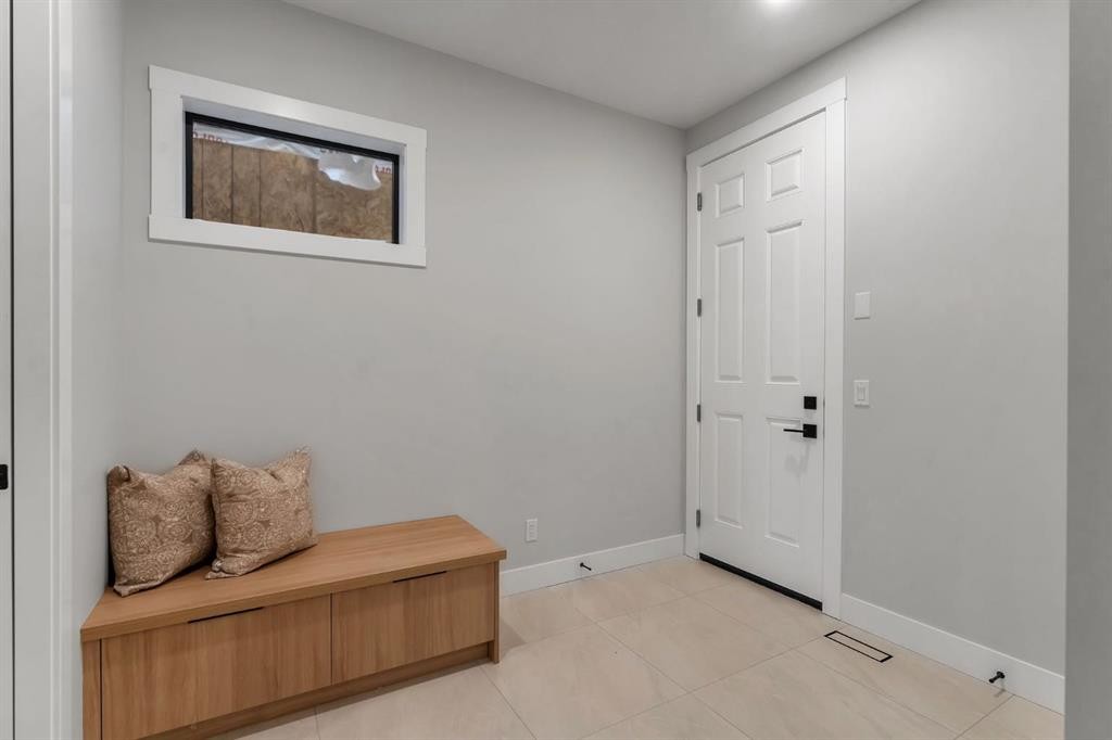 12 Spring Creek Point Sw, Calgary, AB - Indoor Photo Showing Other Room