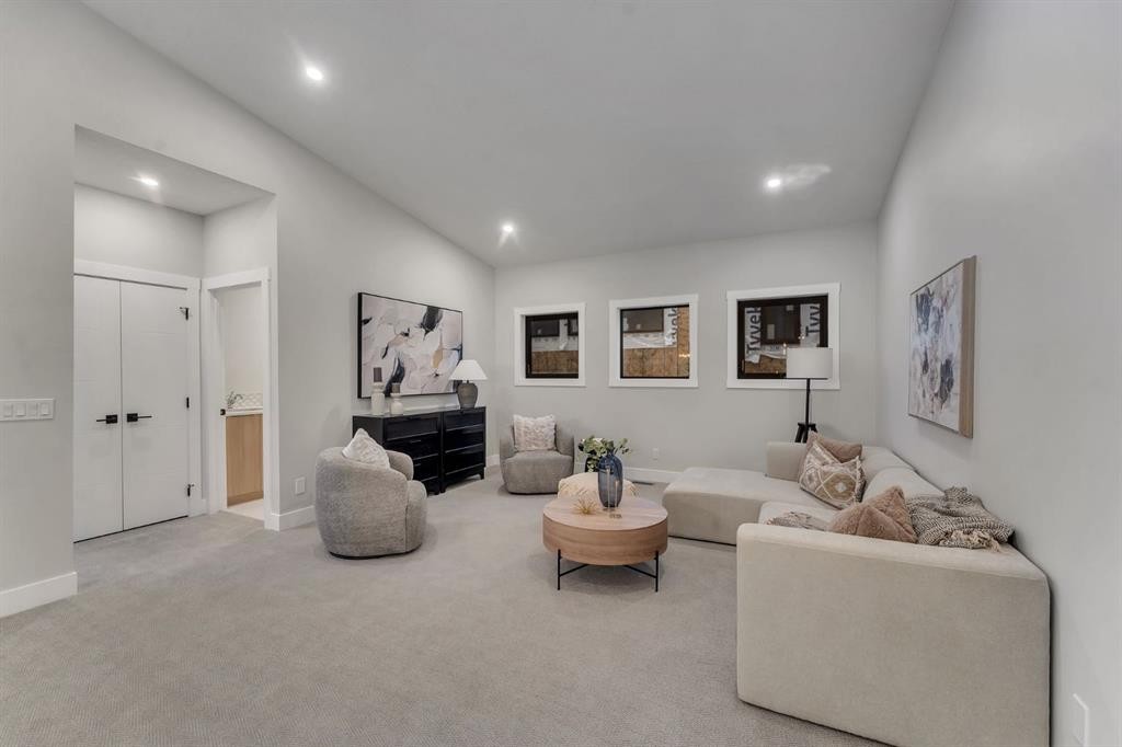 12 Spring Creek Point Sw, Calgary, AB - Indoor