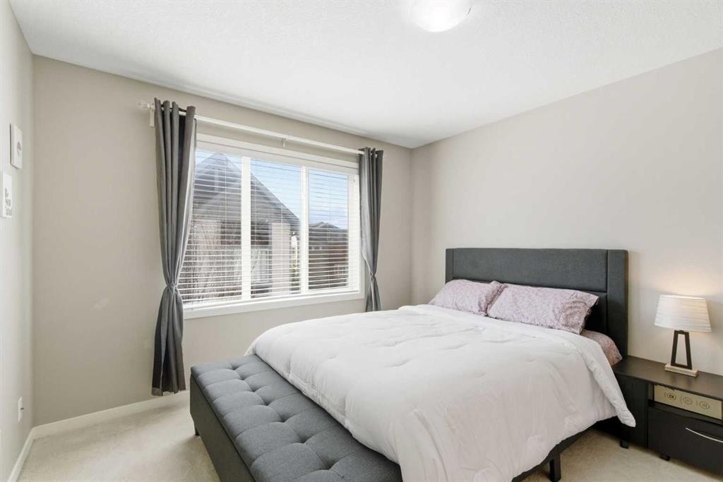 150 Copperpond Villas Se, Calgary, AB - Indoor Photo Showing Bedroom