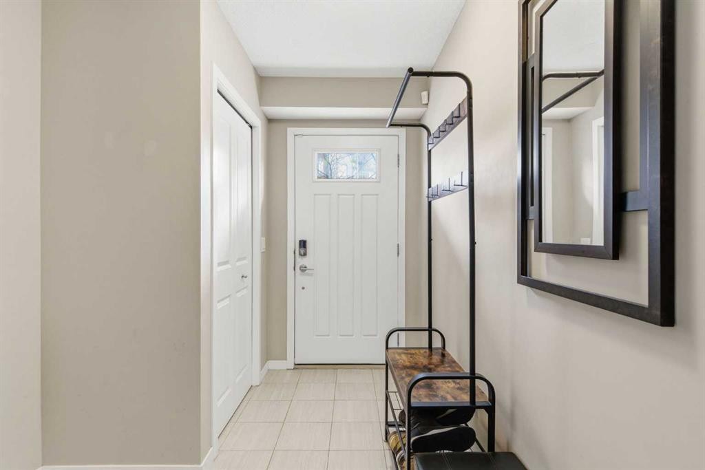 150 Copperpond Villas Se, Calgary, AB - Indoor Photo Showing Other Room