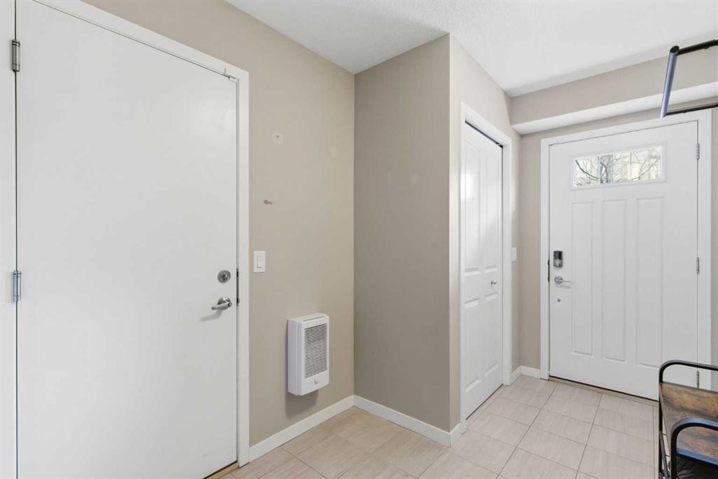 150 Copperpond Villas Se, Calgary, AB - Indoor Photo Showing Other Room