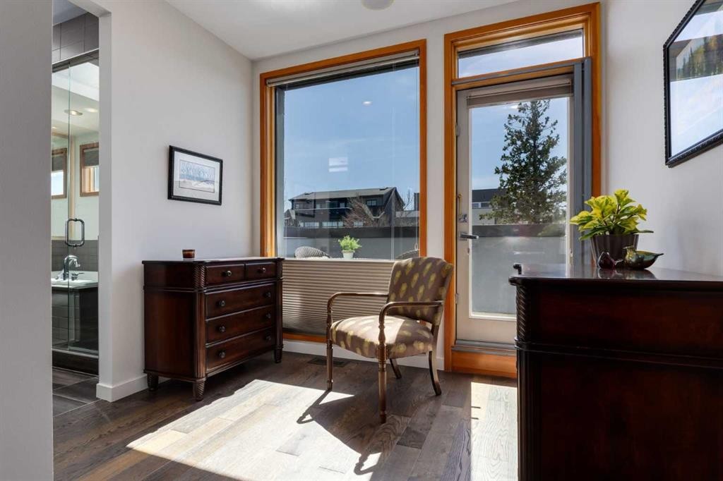 2138 28 Avenue Sw, Calgary, AB - Indoor