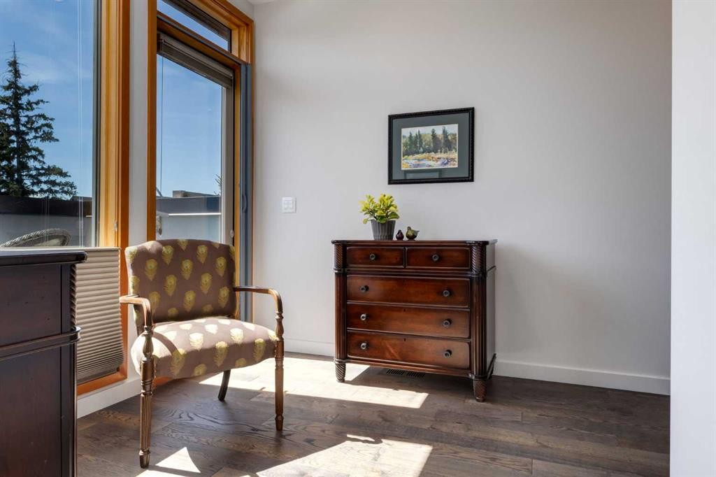 2138 28 Avenue Sw, Calgary, AB - Indoor
