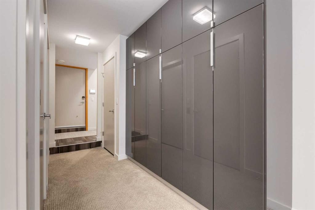 2138 28 Avenue Sw, Calgary, AB - Indoor Photo Showing Other Room