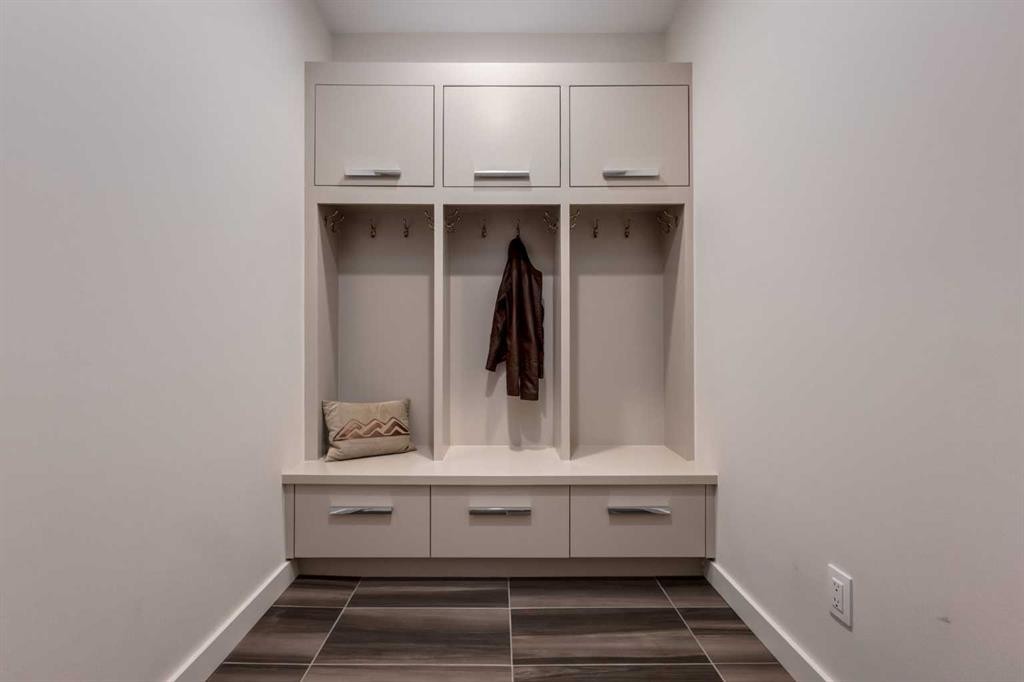 2138 28 Avenue Sw, Calgary, AB - Indoor Photo Showing Other Room