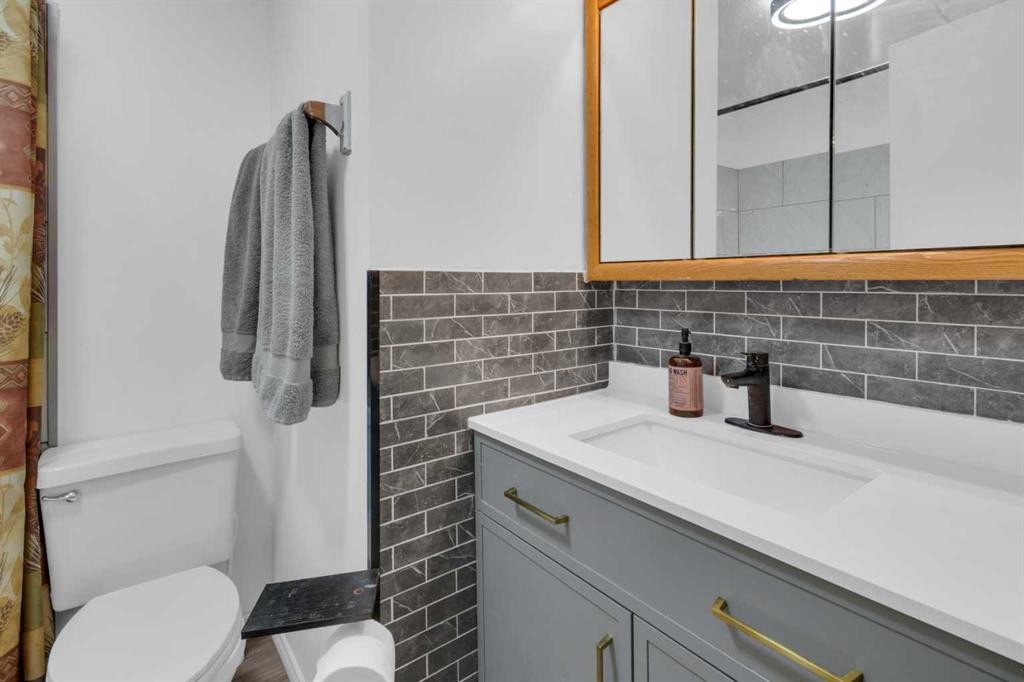 23 Beaver Place, Beiseker, AB - Indoor Photo Showing Bathroom