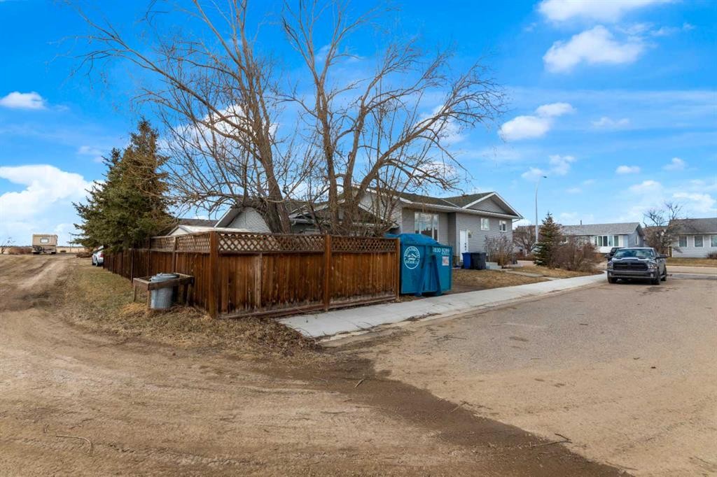 23 Beaver Place, Beiseker, AB - Outdoor