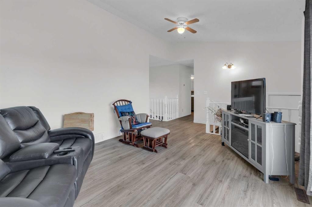 23 Beaver Place, Beiseker, AB - Indoor Photo Showing Living Room