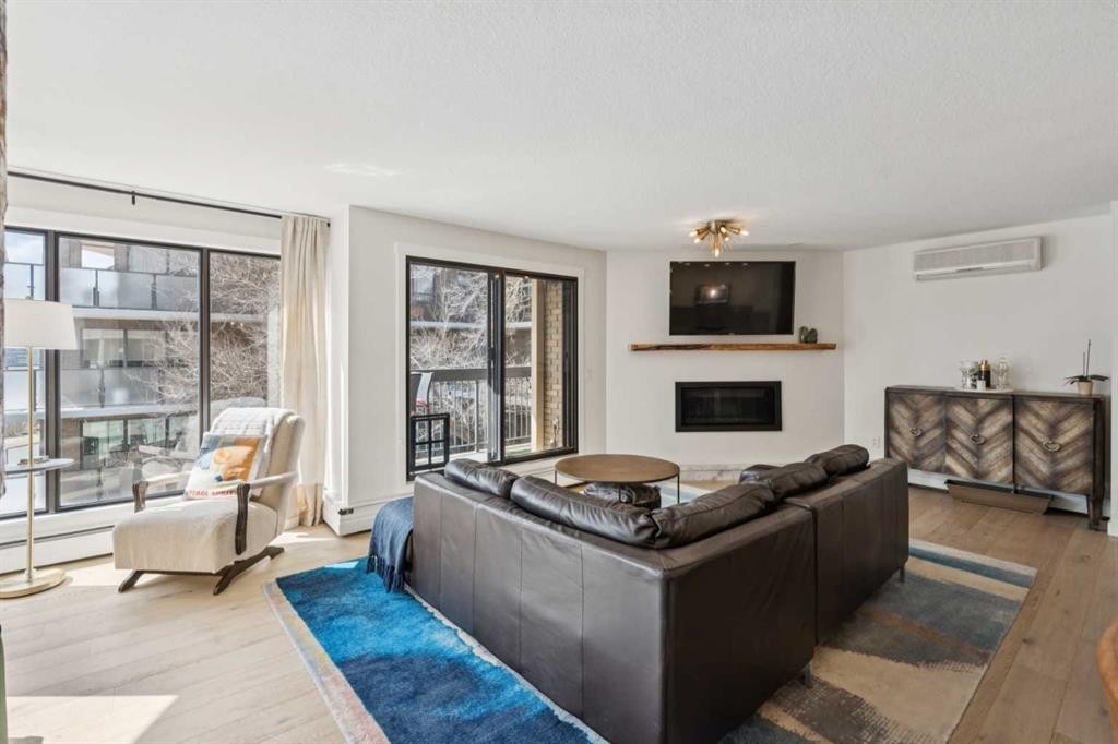 707-320 Meredith Road Ne, Calgary, AB - Indoor Photo Showing Living Room With Fireplace