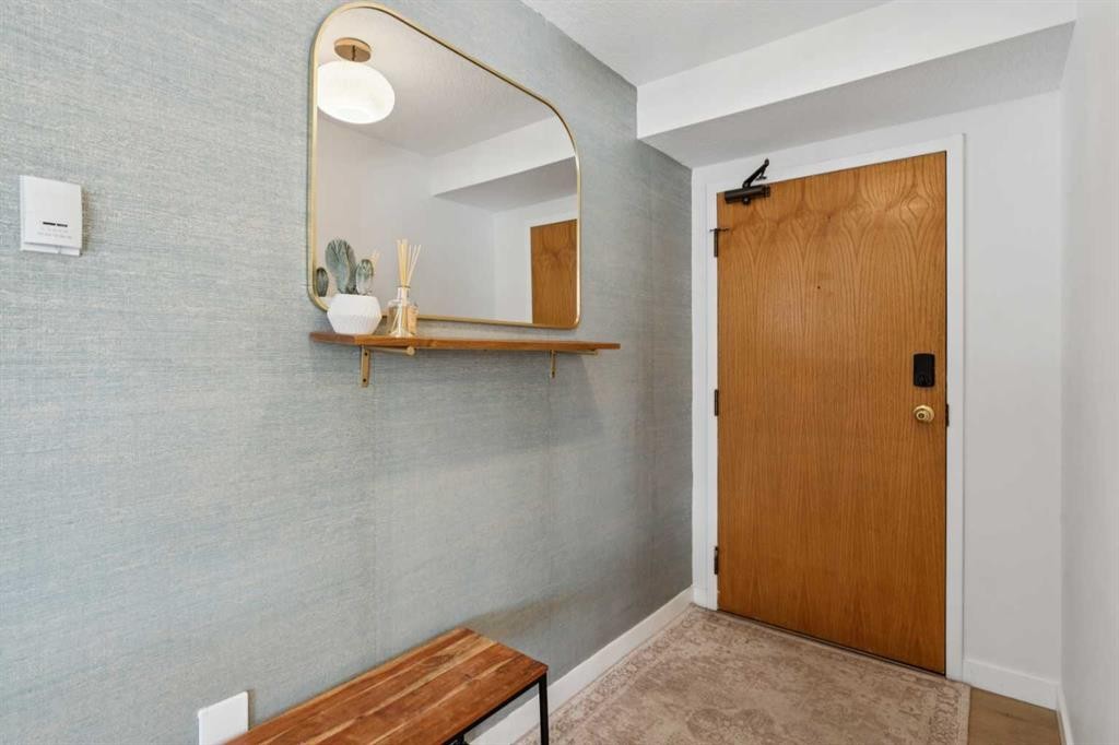 707-320 Meredith Road Ne, Calgary, AB - Indoor Photo Showing Other Room