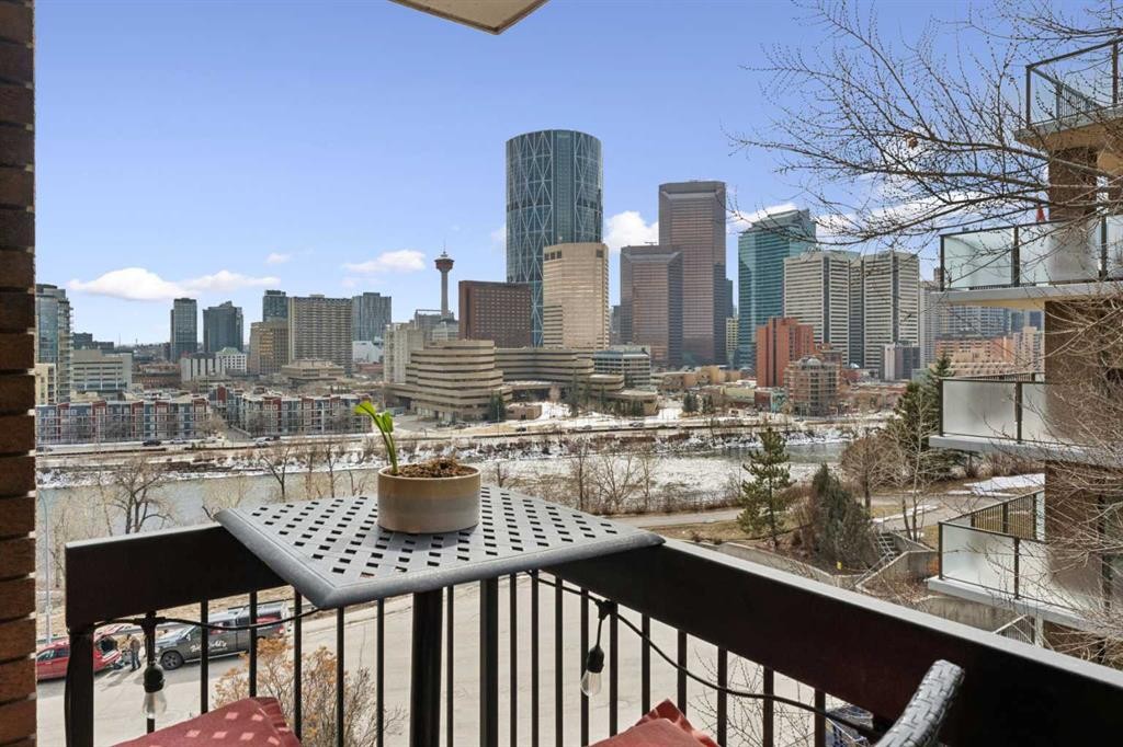 707-320 Meredith Road Ne, Calgary, AB - Outdoor With View