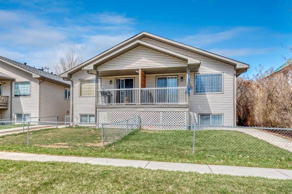 224B 5 Avenue, Strathmore, AB - Outdoor With Deck Patio Veranda