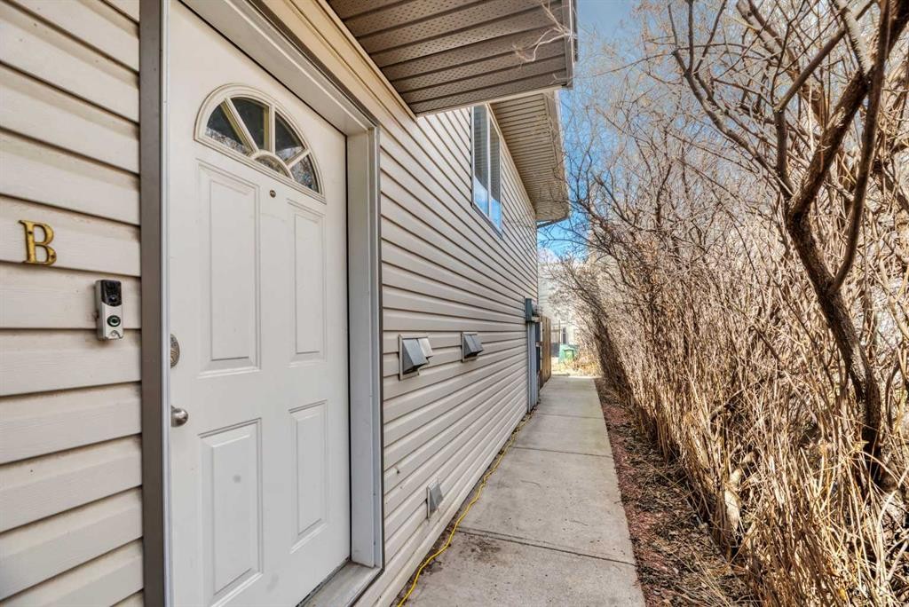 224B 5 Avenue, Strathmore, AB - Outdoor With Exterior