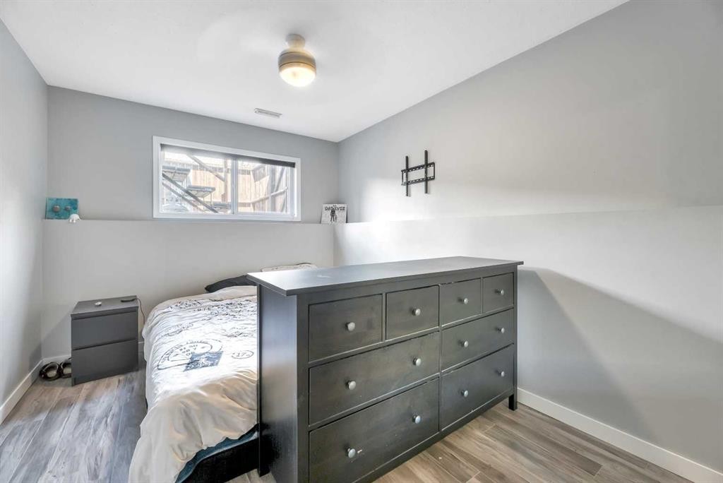 224B 5 Avenue, Strathmore, AB - Indoor Photo Showing Bedroom