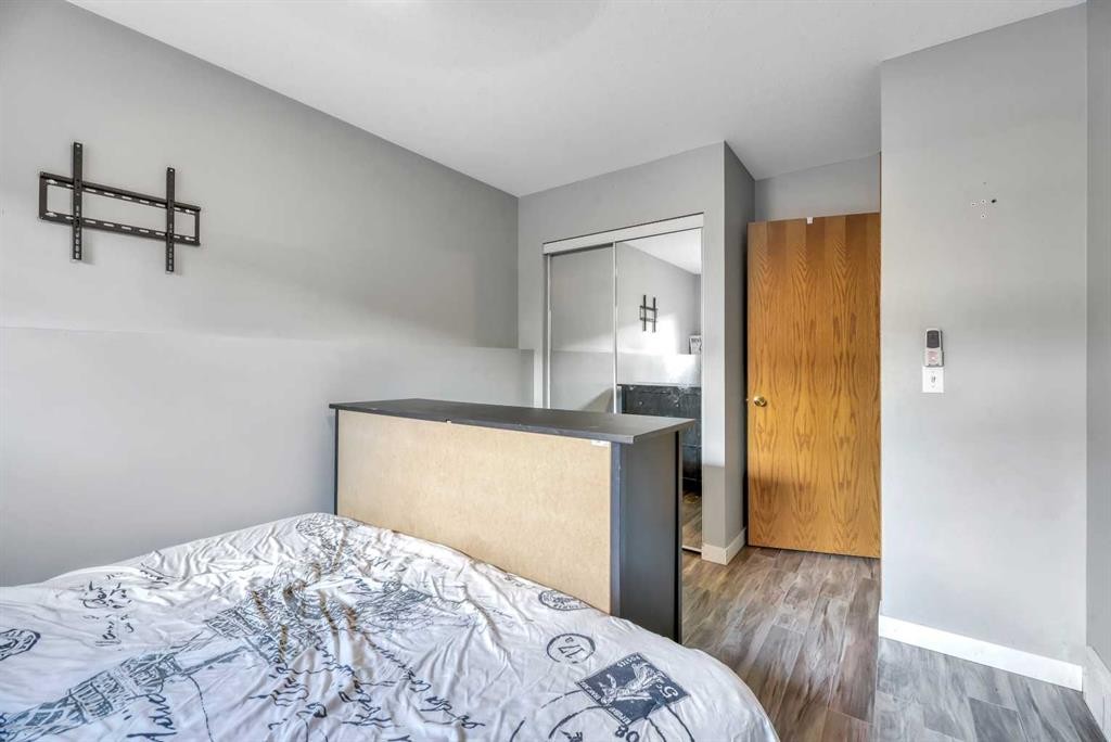 224B 5 Avenue, Strathmore, AB - Indoor Photo Showing Bedroom