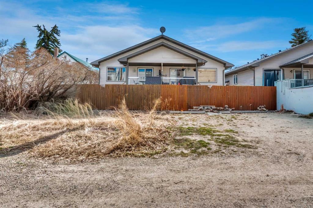 224B 5 Avenue, Strathmore, AB - Outdoor