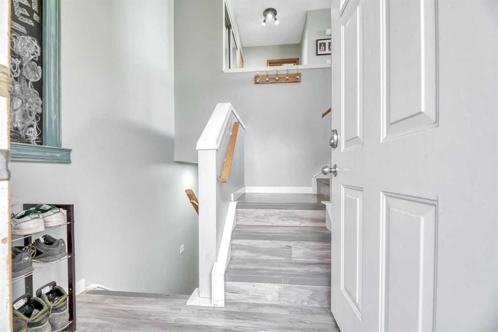 224B 5 Avenue, Strathmore, AB - Indoor Photo Showing Other Room