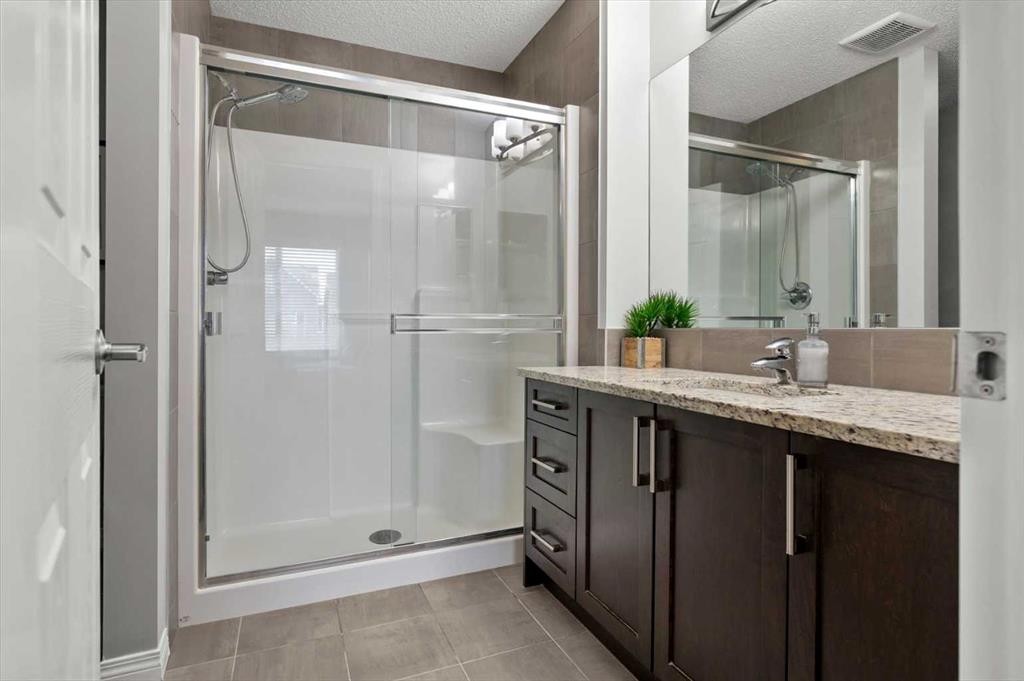 48 Walgrove Green Se, Calgary, AB - Indoor Photo Showing Bathroom