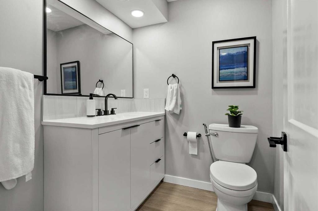48 Walgrove Green Se, Calgary, AB - Indoor Photo Showing Bathroom
