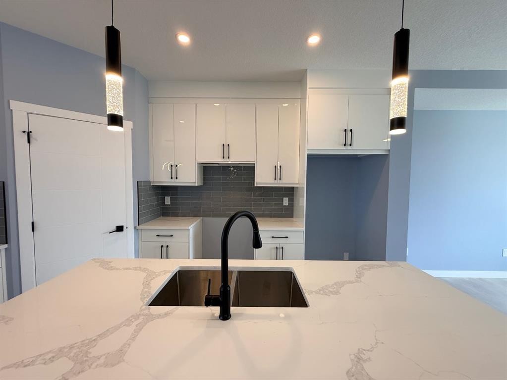 1995 Mccaskill Drive, Crossfield, AB - Indoor Photo Showing Kitchen With Upgraded Kitchen