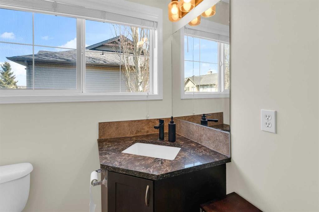 112 Ranch Ridge Meadow, Strathmore, AB - Indoor Photo Showing Bathroom