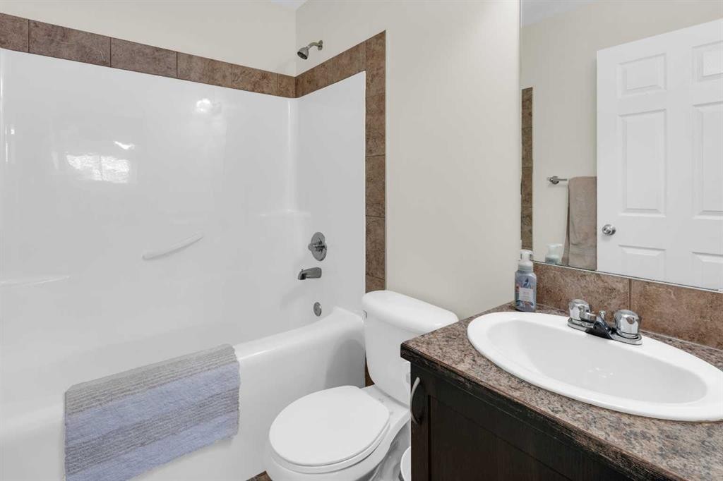 112 Ranch Ridge Meadow, Strathmore, AB - Indoor Photo Showing Bathroom