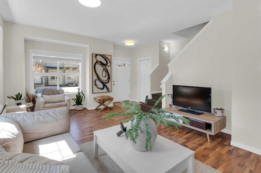 112 Ranch Ridge Meadow, Strathmore, AB - Indoor Photo Showing Living Room