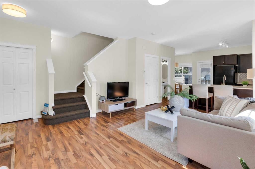 112 Ranch Ridge Meadow, Strathmore, AB - Indoor Photo Showing Living Room