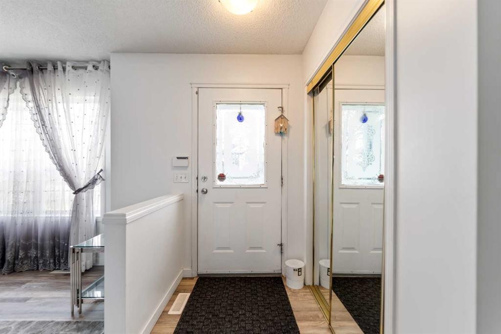 50 Taravista Gardens Ne, Calgary, AB - Indoor Photo Showing Other Room