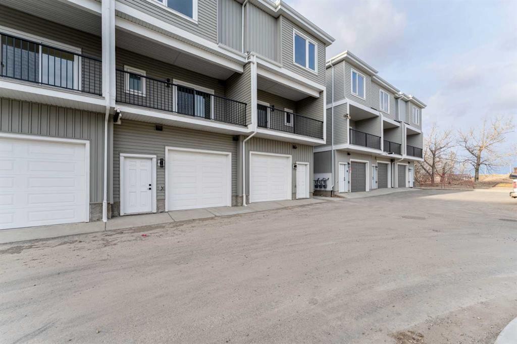 4909 88 Avenue Ne, Calgary, AB - Outdoor