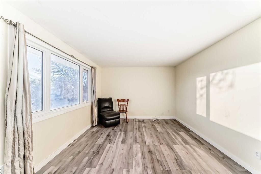 1511 43 Street Se, Calgary, AB - Indoor Photo Showing Other Room