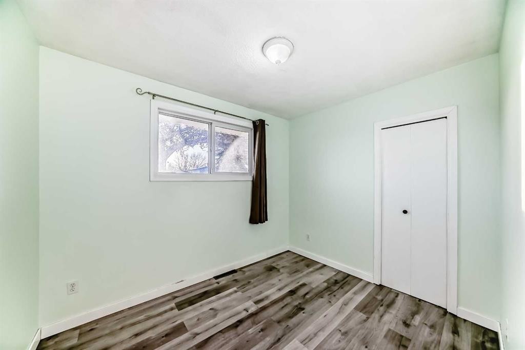 1511 43 Street Se, Calgary, AB - Indoor Photo Showing Other Room